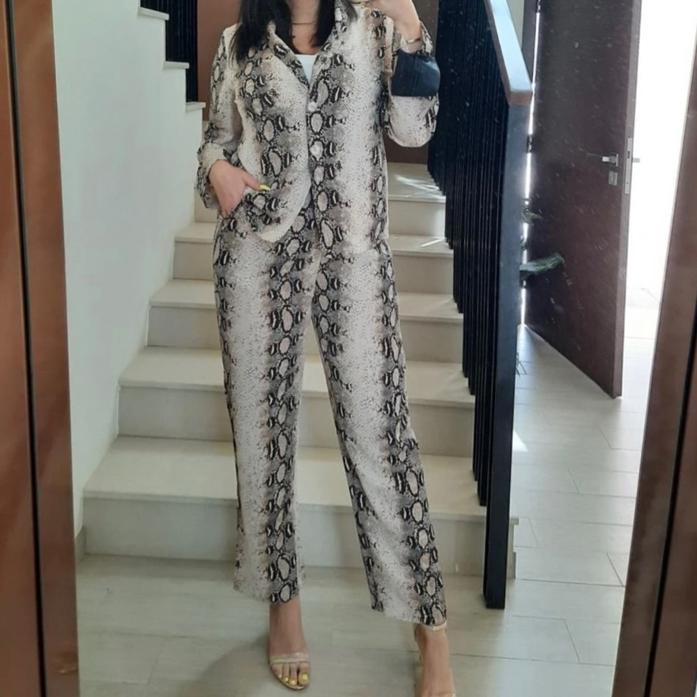 NWOT SNAKESKIN Coordinates